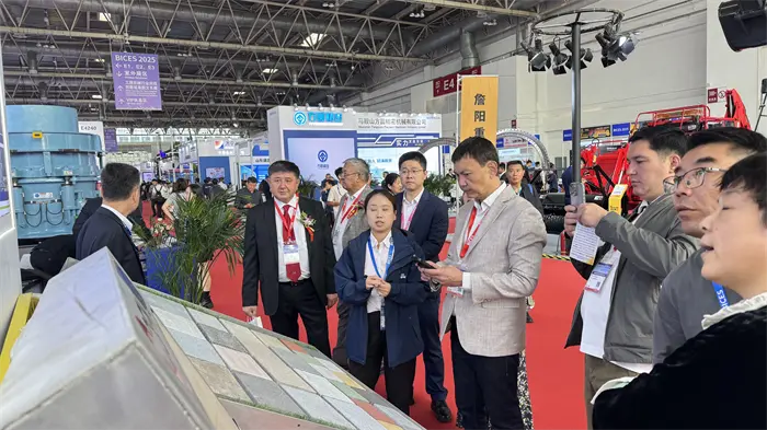 Golden Autumn Gathering to Talk Smart Manufacturing, Quangongova síla vytváří brilantnost