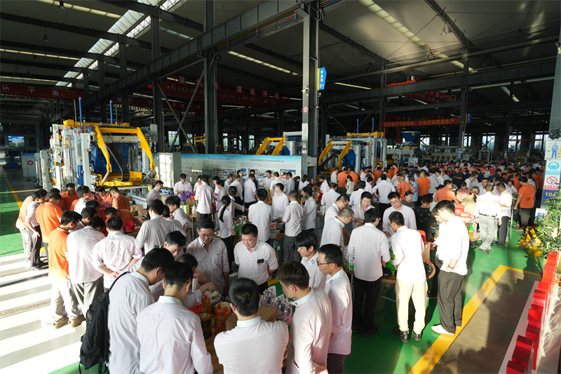 Úplněk přináší radost a vzrušení a „hazard“ vytváří vzrušení! Festival v polovině podzimu s kostkami na dortech v Quangong Machinery skončil vřele