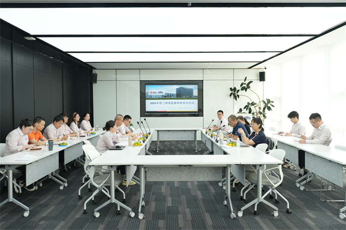 Společnost QGM úspěšně uspořádala první hodnotící setkání tří systémů, aby položila pevný základ pro vývoj s vysokým standardem řízení