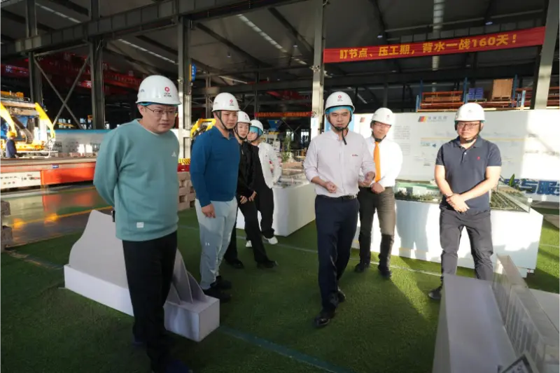 Nan'an Returned Overseas Students Association navštívila a provedla výzkum ve společnosti Quangong Machinery Co., Ltd.