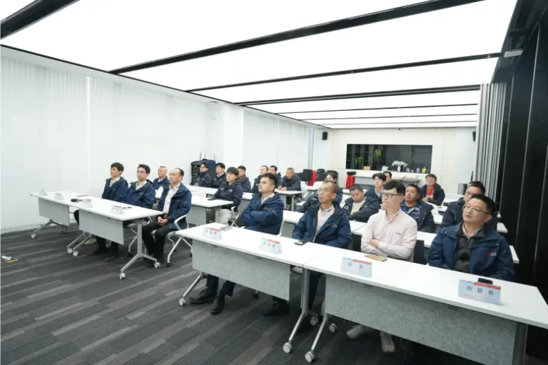 Úspěšně skončilo mobilizační setkání pro zámořský projekt výroby cihel společnosti Quangong Machinery Co., Ltd.