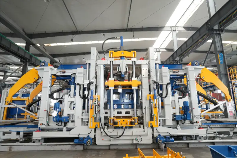 Quangong Machinery Co., Ltd. Stroj na tvarování bloků ZN2000-2: Výkon jádra umožňuje nový upgrade v inteligentní výrobě cihel