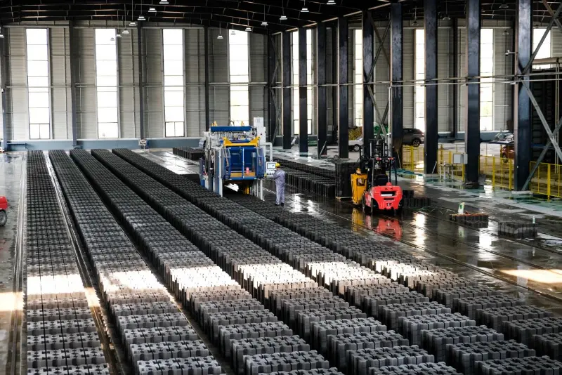 Mobilní blokový stroj ZN940SC: Betonové řešení bez palet